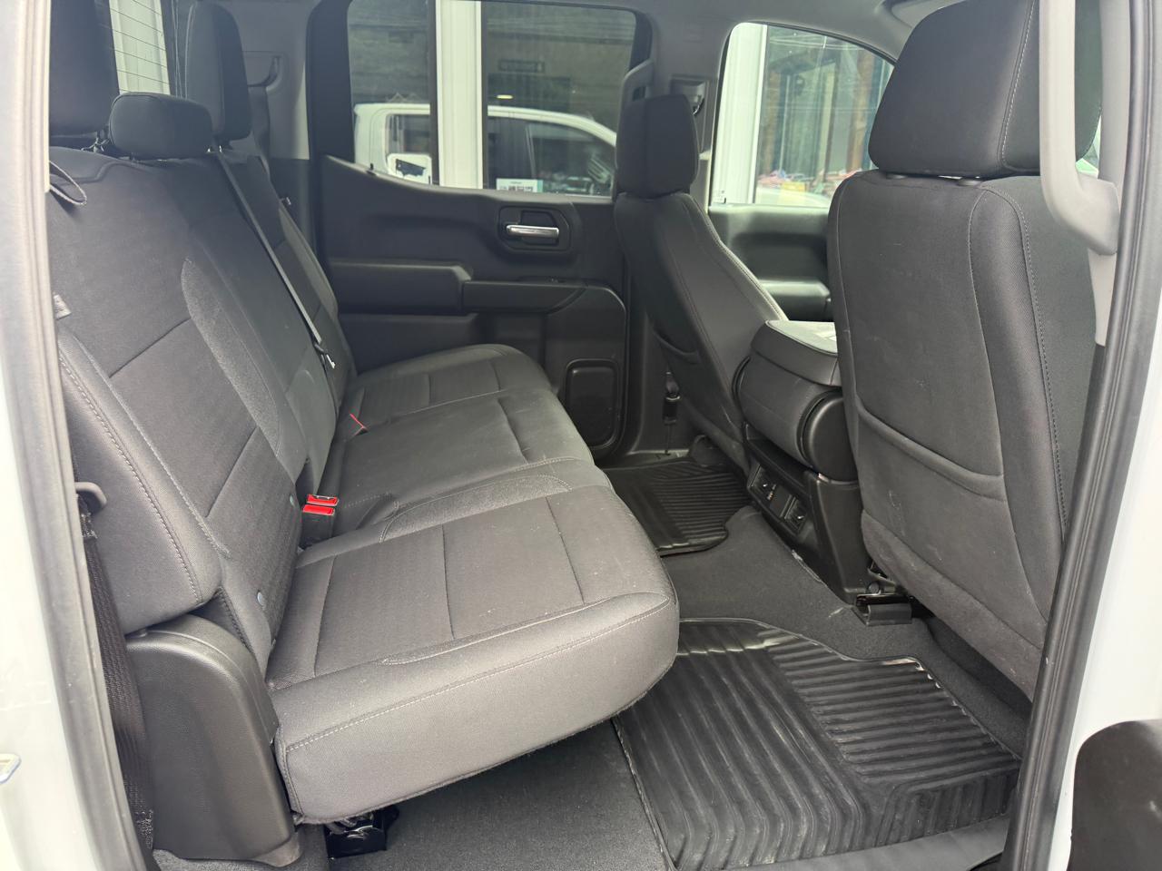 Chevrolet Silverado 1500 Custom Crew Cab 4WD 2024