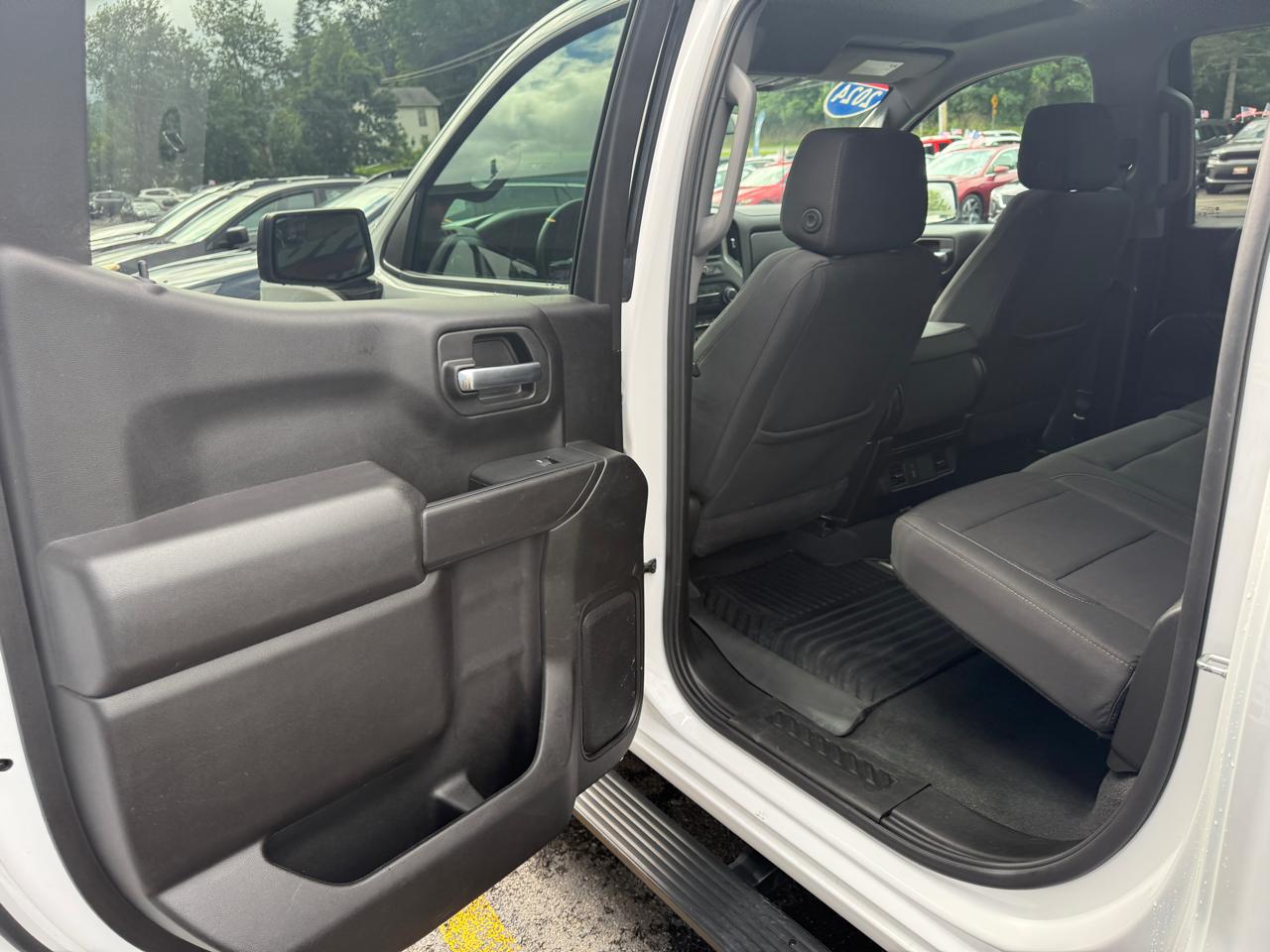 Chevrolet Silverado 1500 Custom Crew Cab 4WD 2024