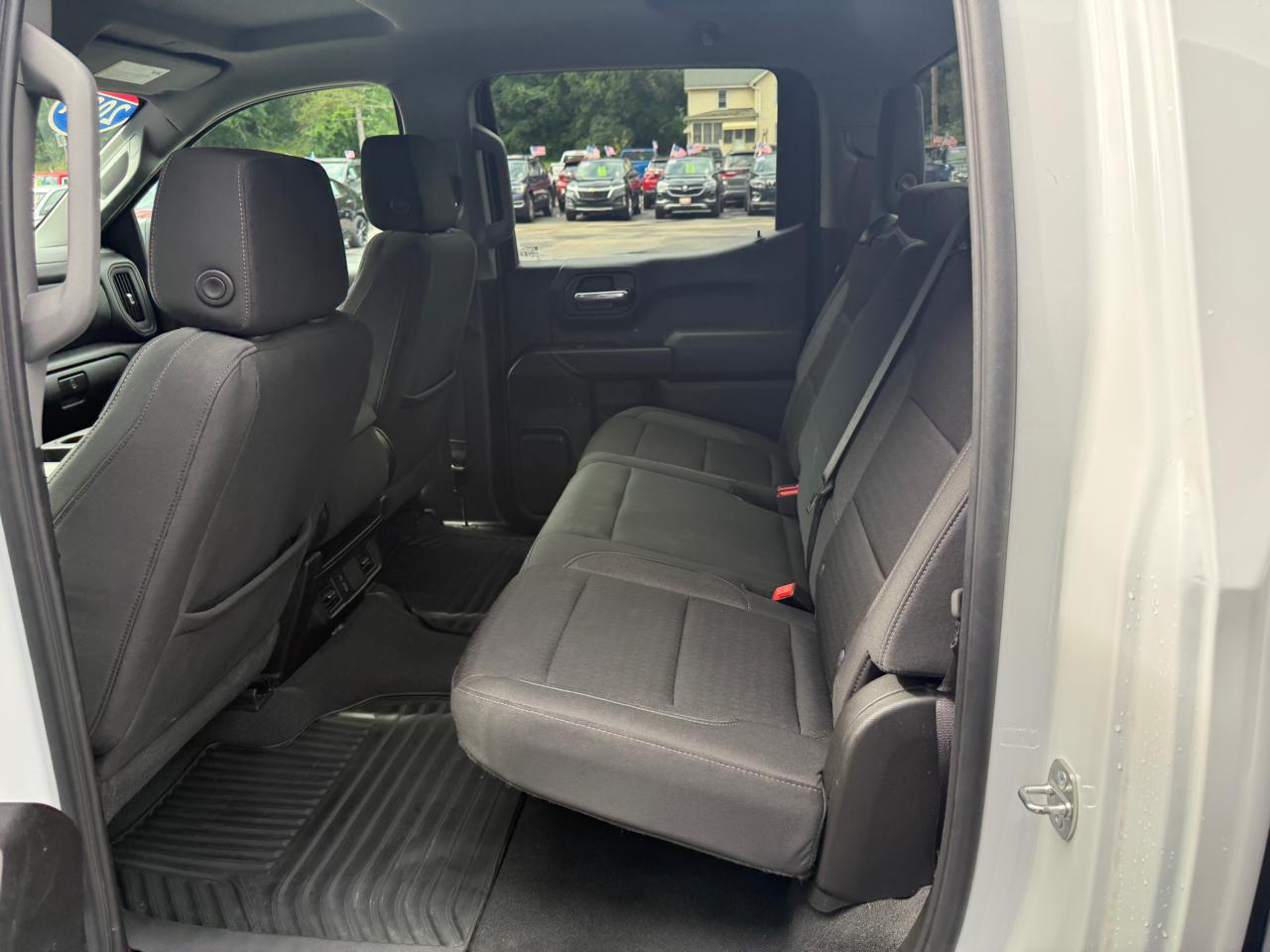 Chevrolet Silverado 1500 Custom Crew Cab 4WD 2024