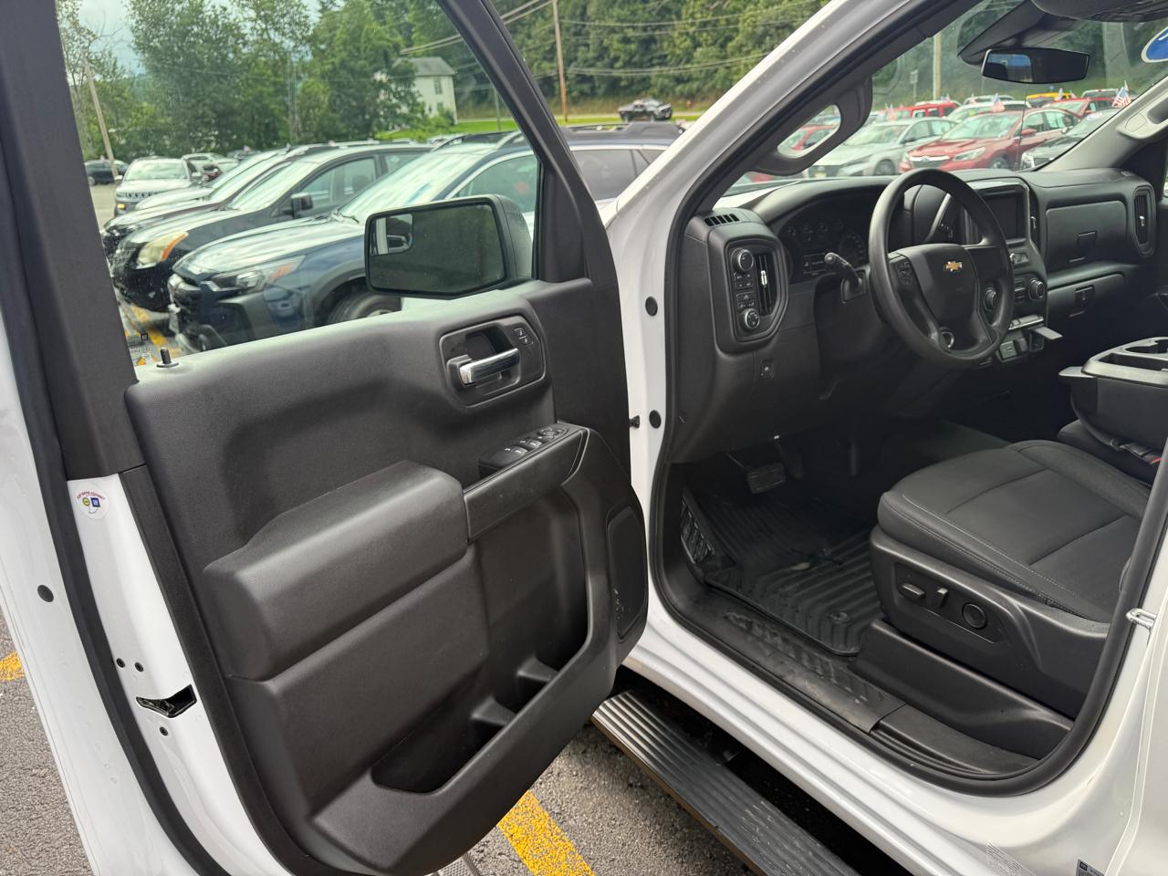 Chevrolet Silverado 1500 Custom Crew Cab 4WD 2024