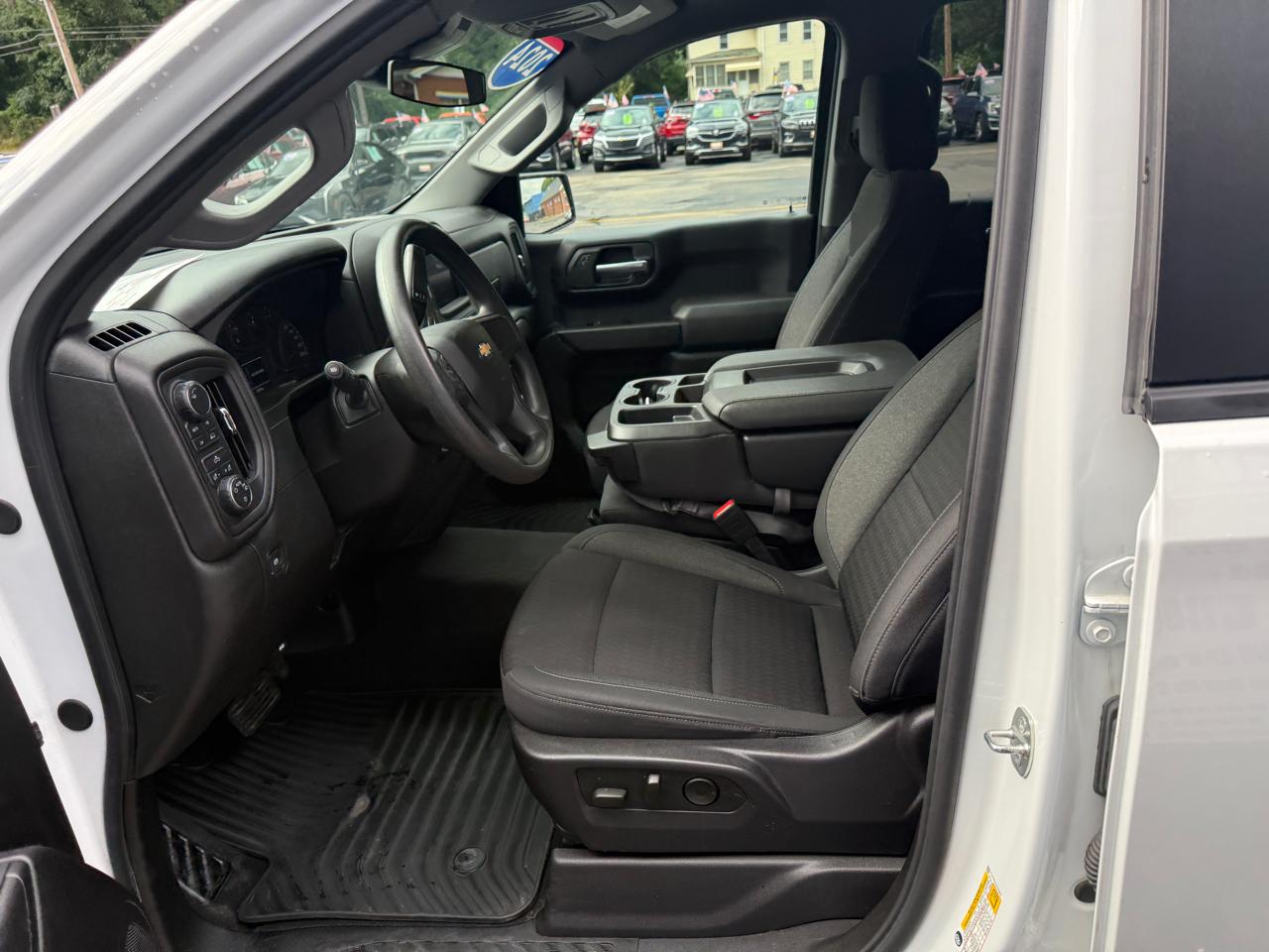 Chevrolet Silverado 1500 Custom Crew Cab 4WD 2024