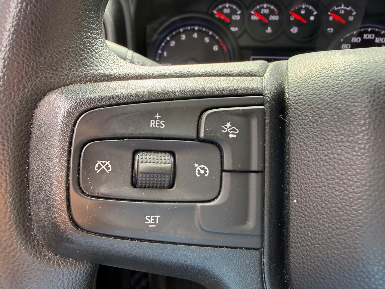 Chevrolet Silverado 1500 Custom Crew Cab 4WD 2024
