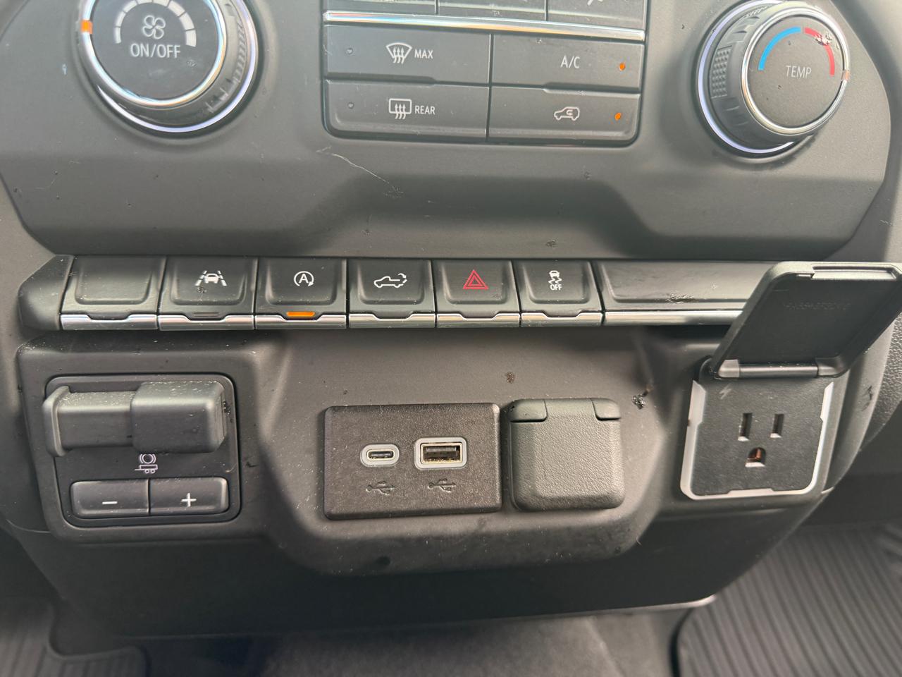Chevrolet Silverado 1500 Custom Crew Cab 4WD 2024
