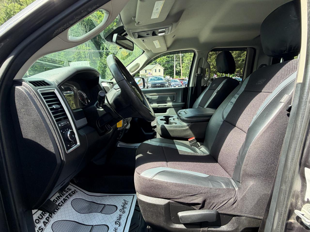 RAM 1500 SLT Quad Cab 4WD 2020