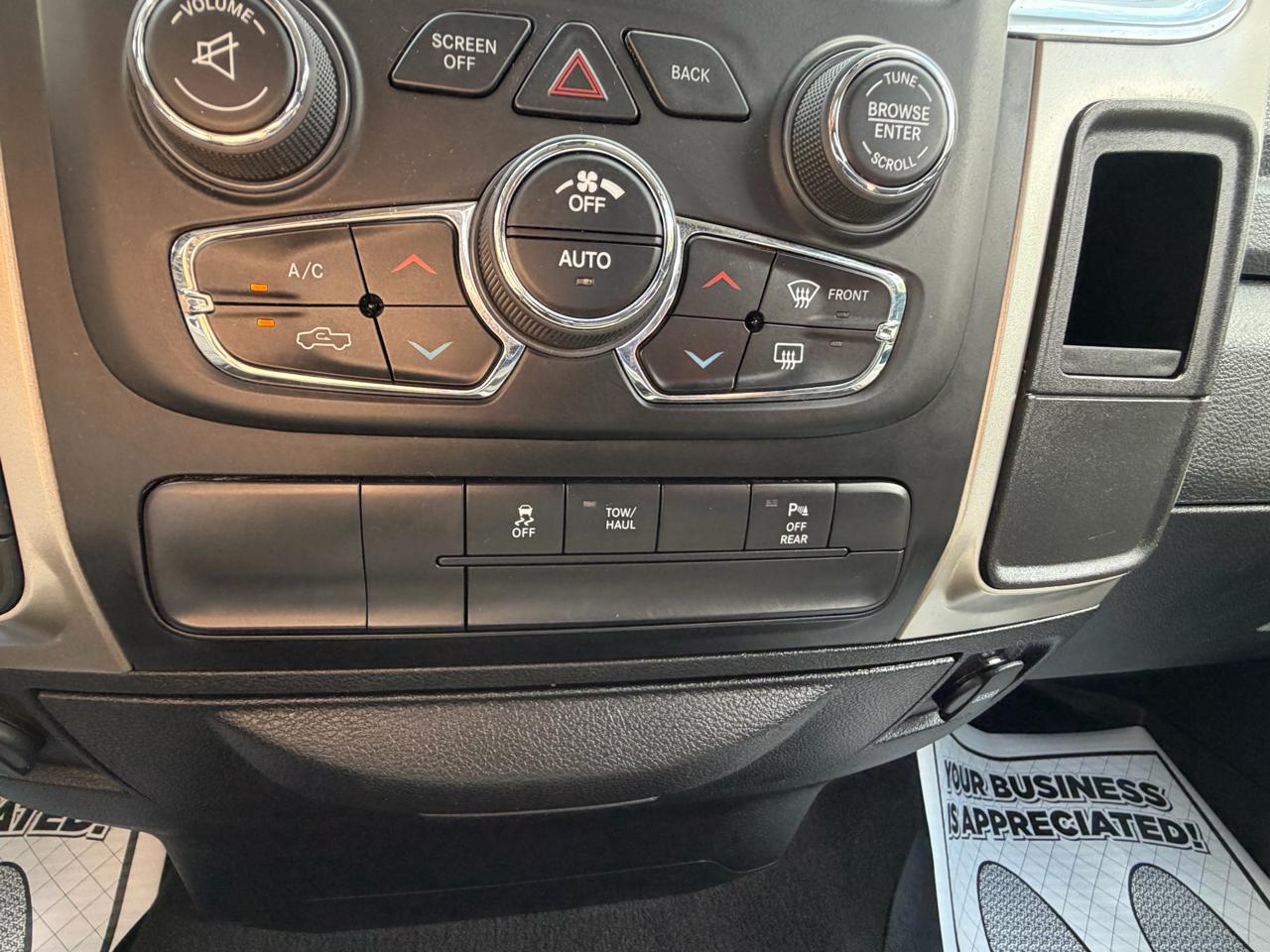 RAM 1500 SLT Quad Cab 4WD 2020