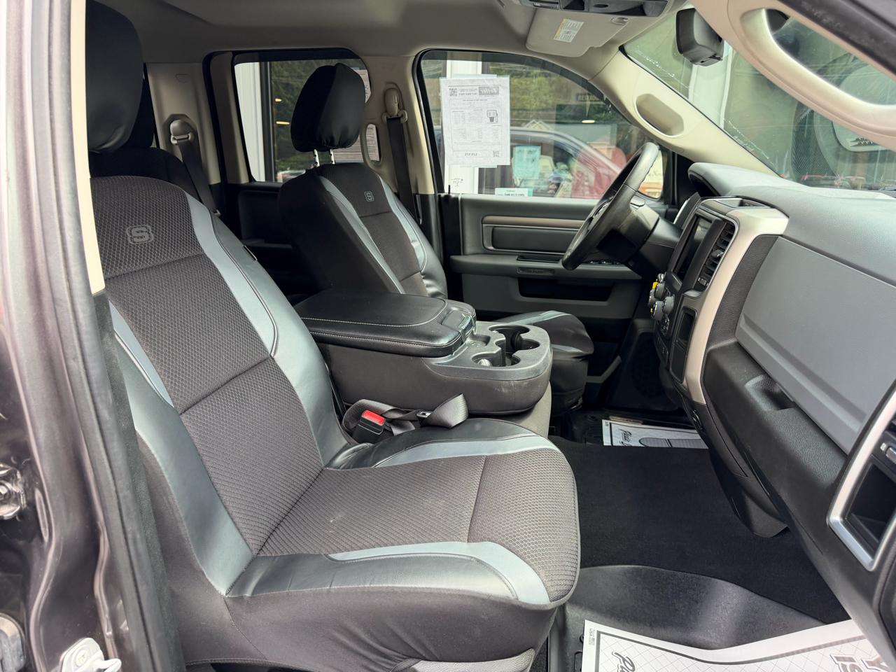 RAM 1500 SLT Quad Cab 4WD 2020