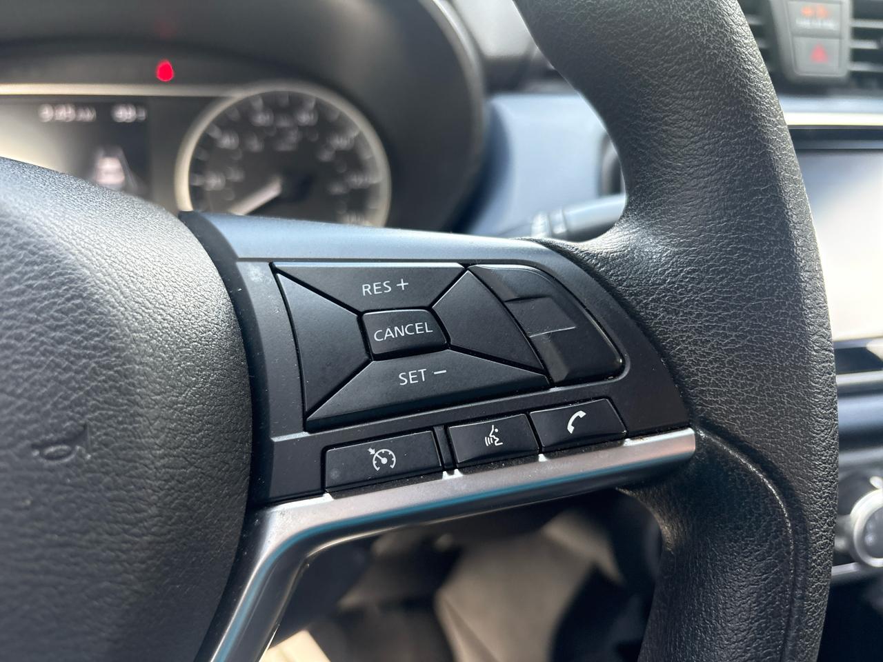 Nissan Versa SV 2023
