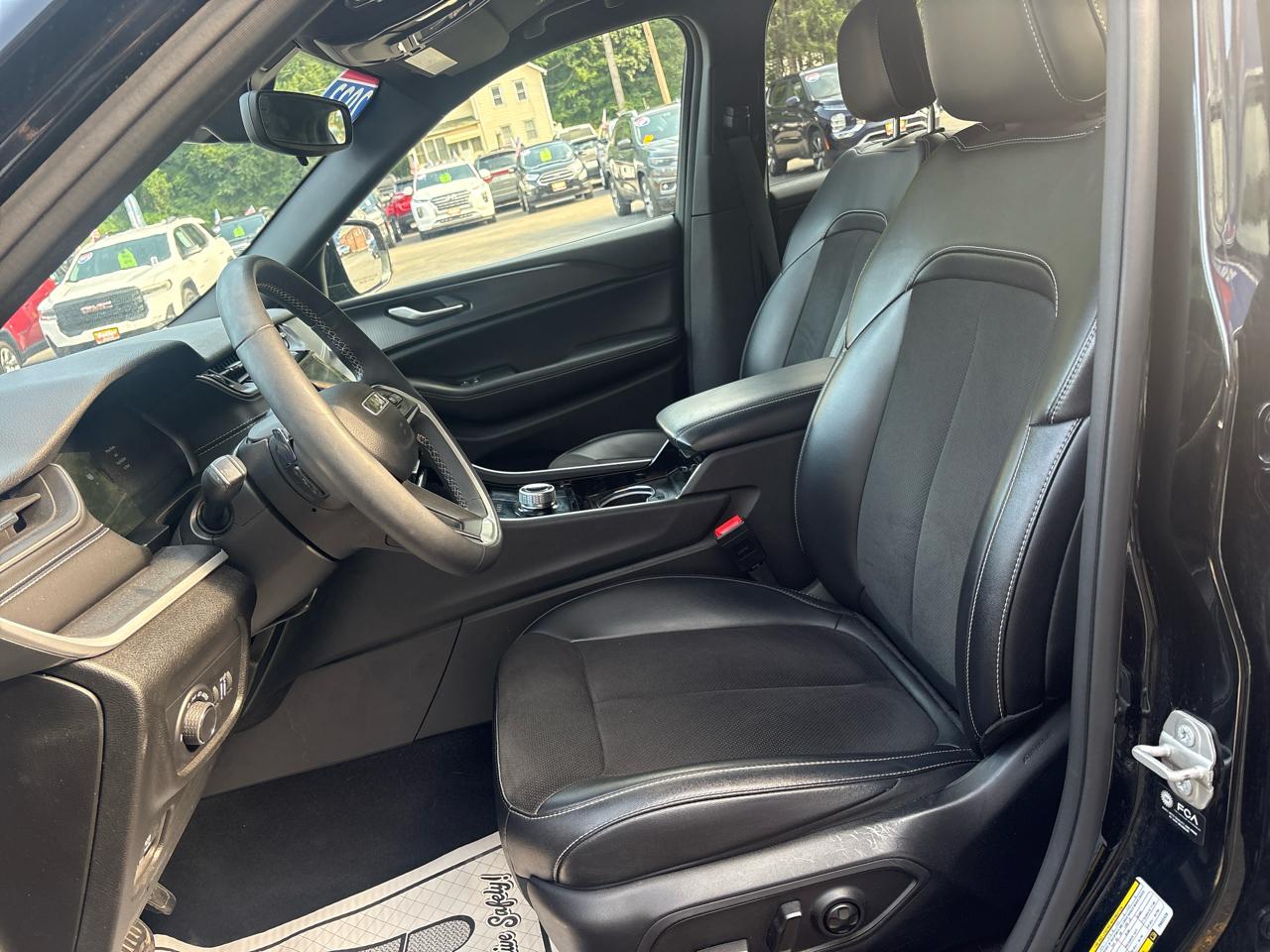Jeep Grand Cherokee L Laredo 4WD 2023