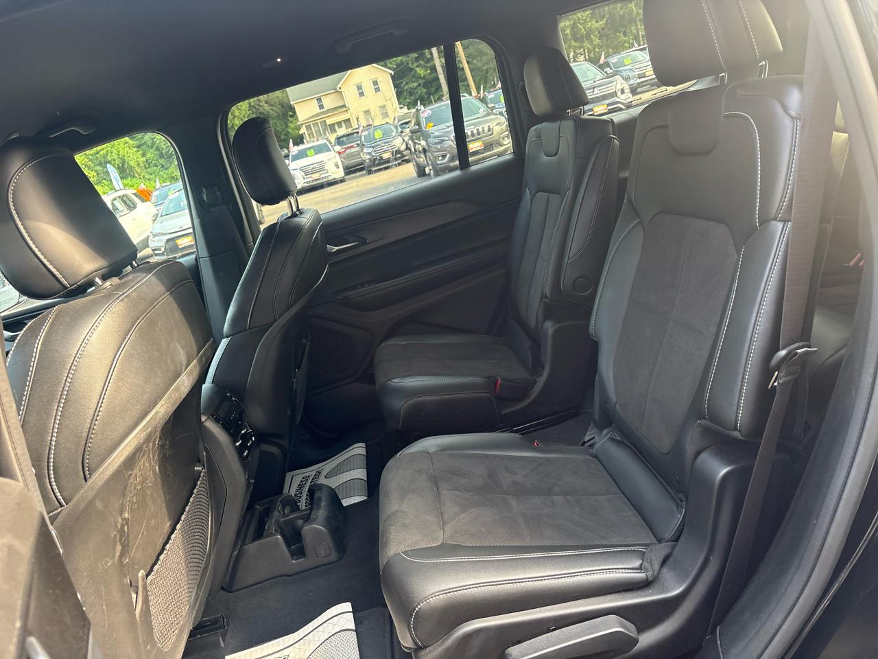 Jeep Grand Cherokee L Laredo 4WD 2023
