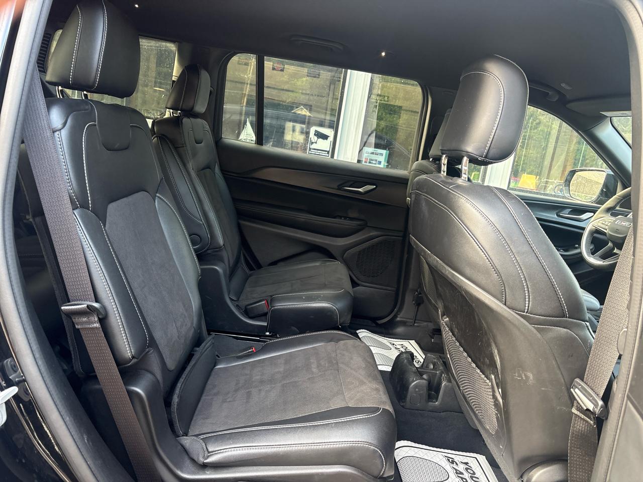 Jeep Grand Cherokee L Laredo 4WD 2023