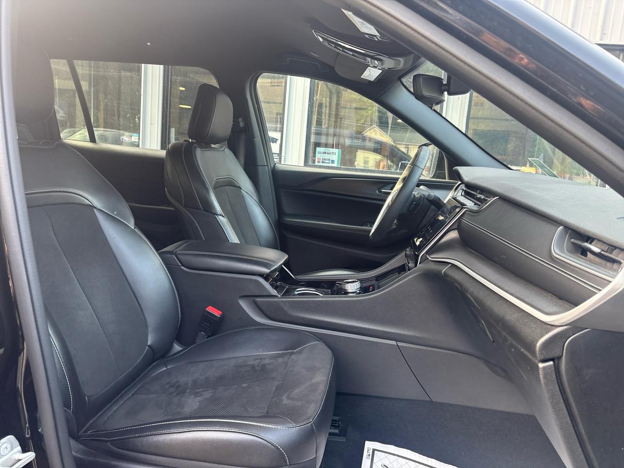 Jeep Grand Cherokee L Laredo 4WD 2023