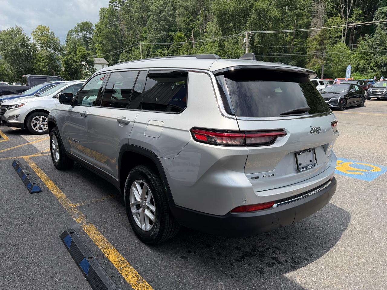 Jeep Grand Cherokee L Laredo 4WD 2023