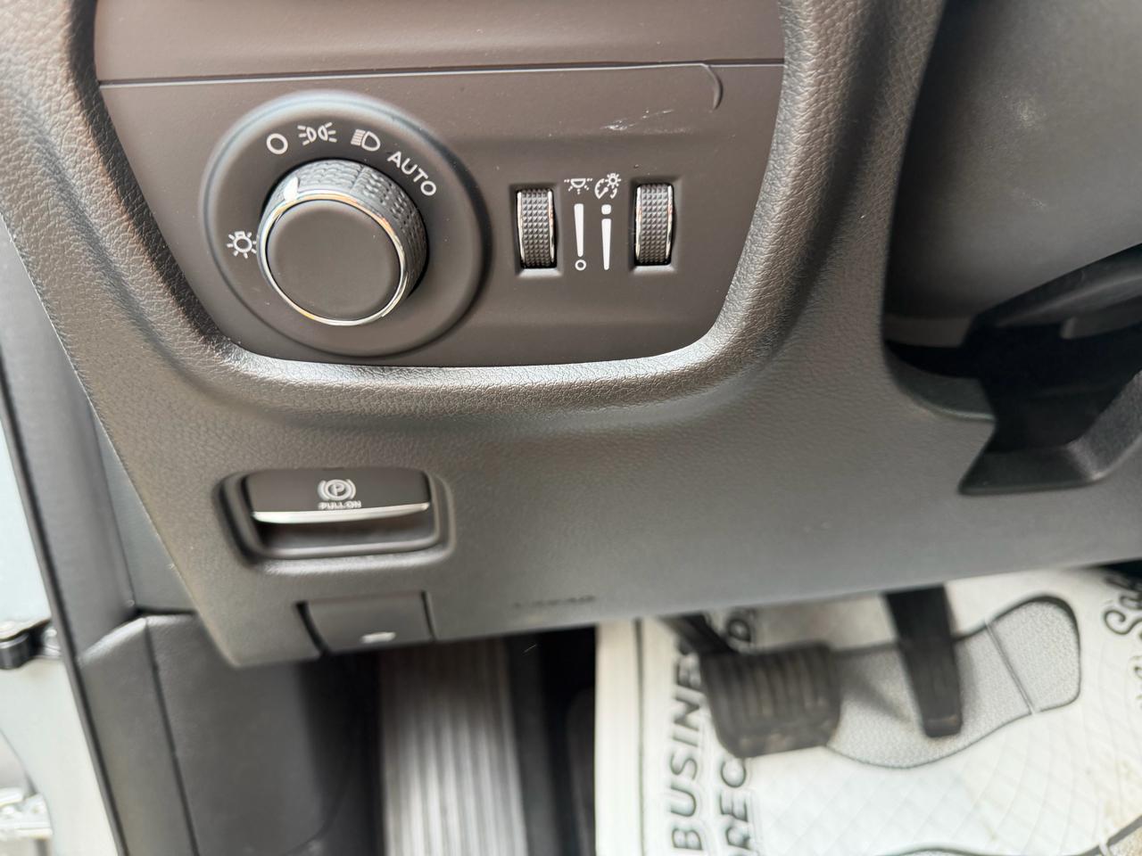 Jeep Grand Cherokee L Laredo 4WD 2023