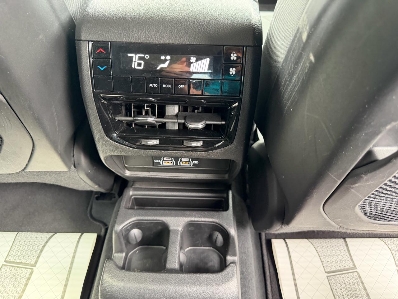 Jeep Grand Cherokee L Laredo 4WD 2023
