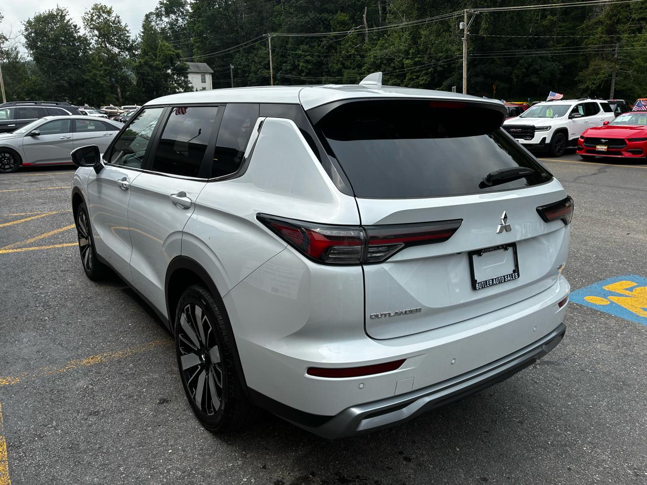 Mitsubishi Outlander SE 4WD 2025