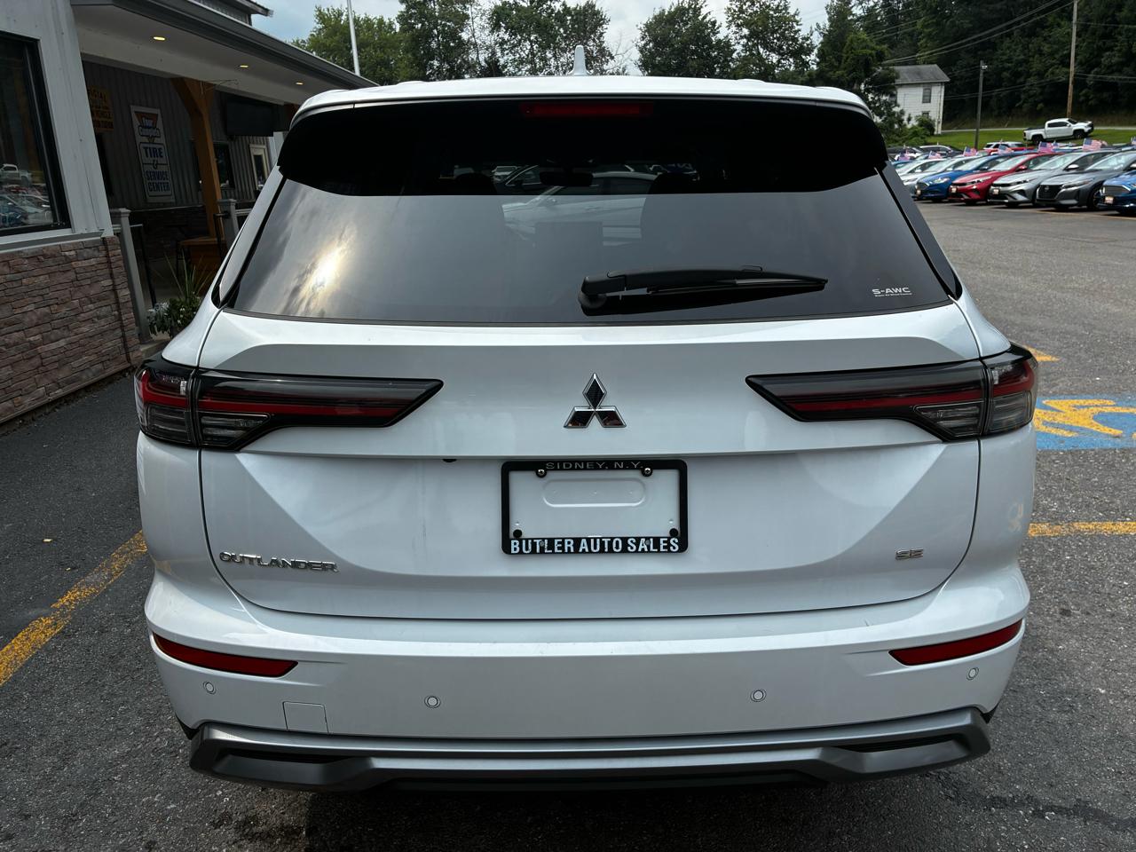Mitsubishi Outlander SE 4WD 2025