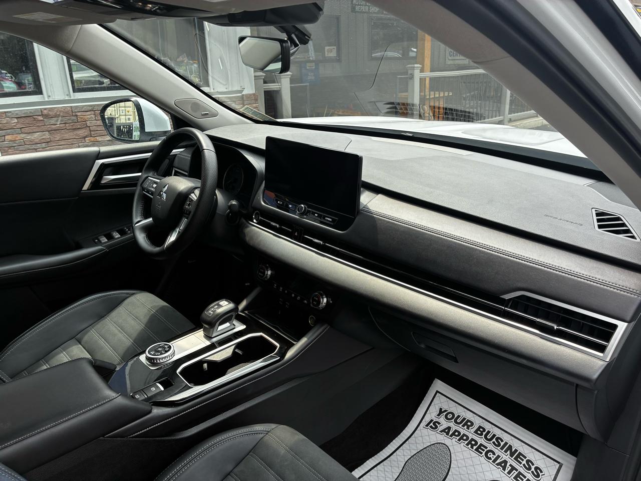 Mitsubishi Outlander SE 4WD 2025
