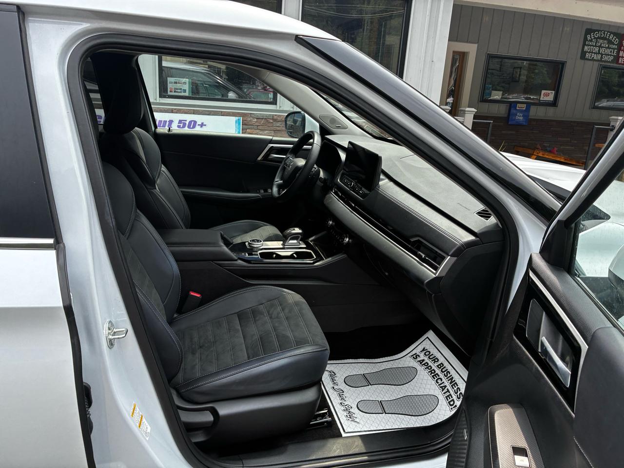 Mitsubishi Outlander SE 4WD 2025