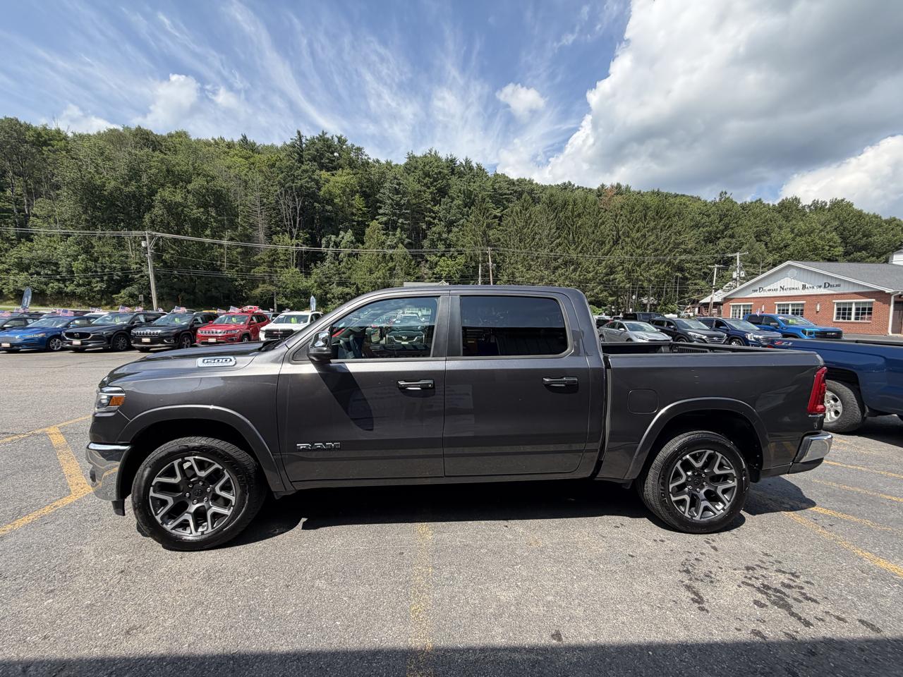 RAM 1500 Laramie Crew Cab SWB 4WD 2026