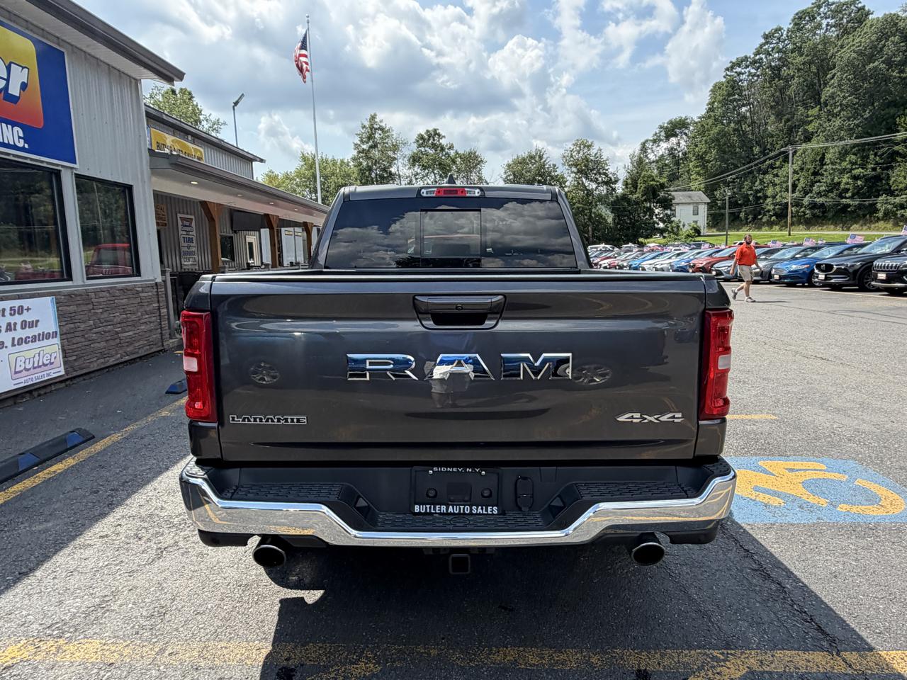 RAM 1500 Laramie Crew Cab SWB 4WD 2026