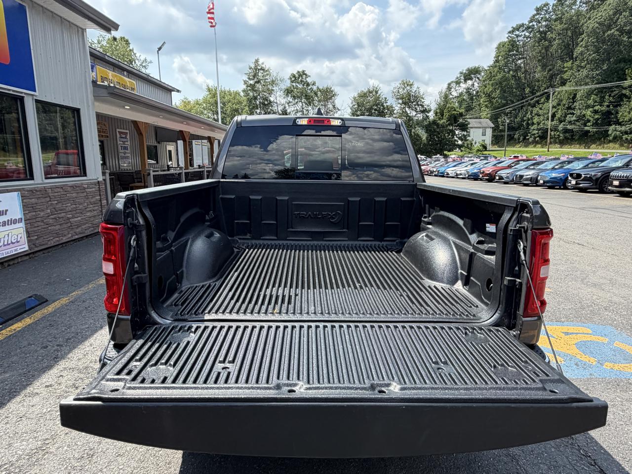 RAM 1500 Laramie Crew Cab SWB 4WD 2026