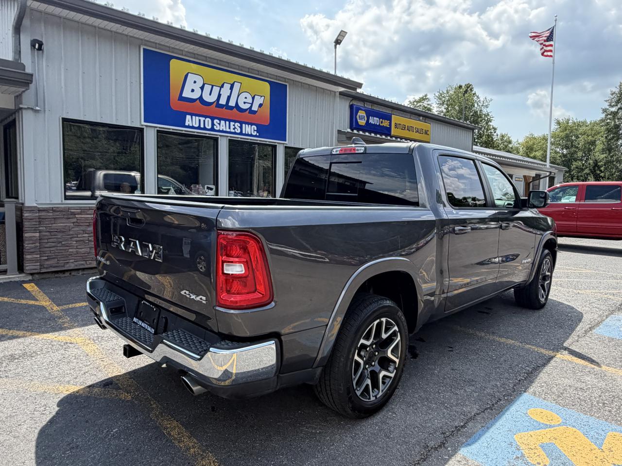 RAM 1500 Laramie Crew Cab SWB 4WD 2026