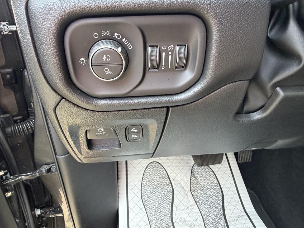 RAM 1500 Laramie Crew Cab SWB 4WD 2026