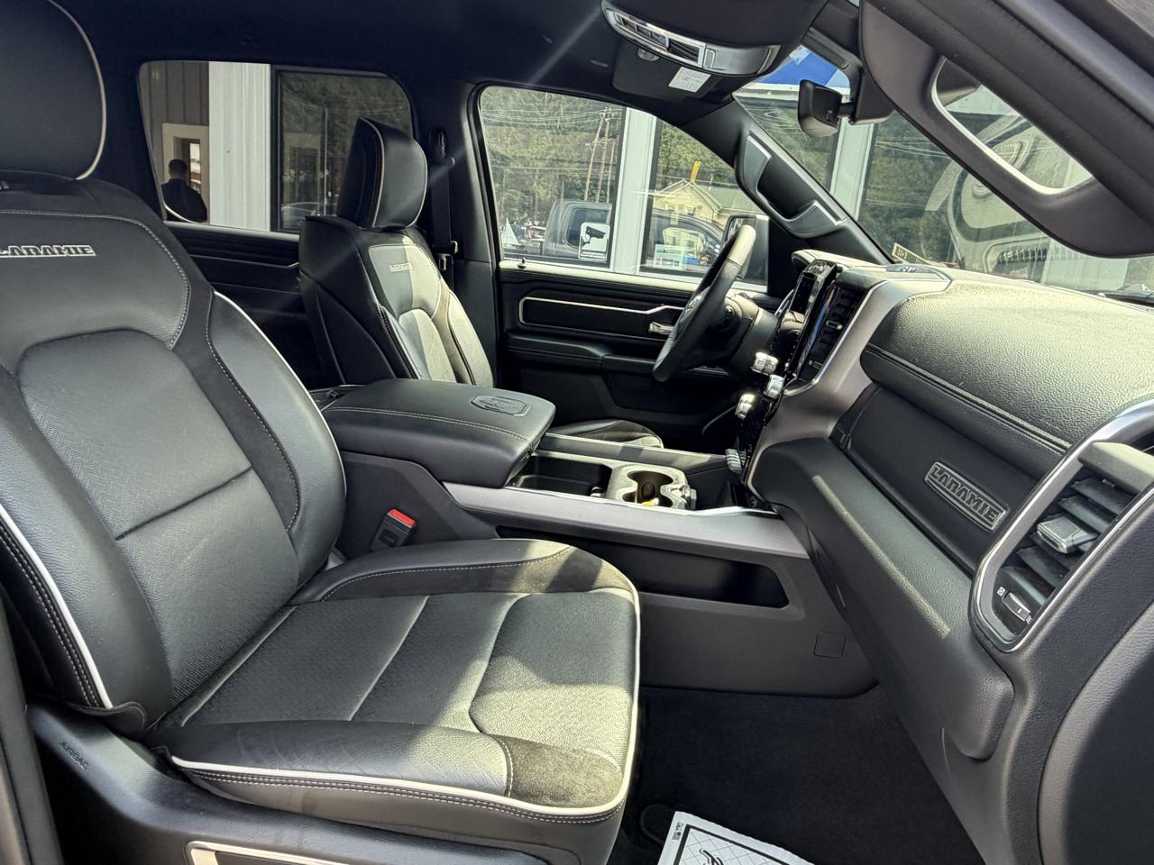 RAM 1500 Laramie Crew Cab SWB 4WD 2026