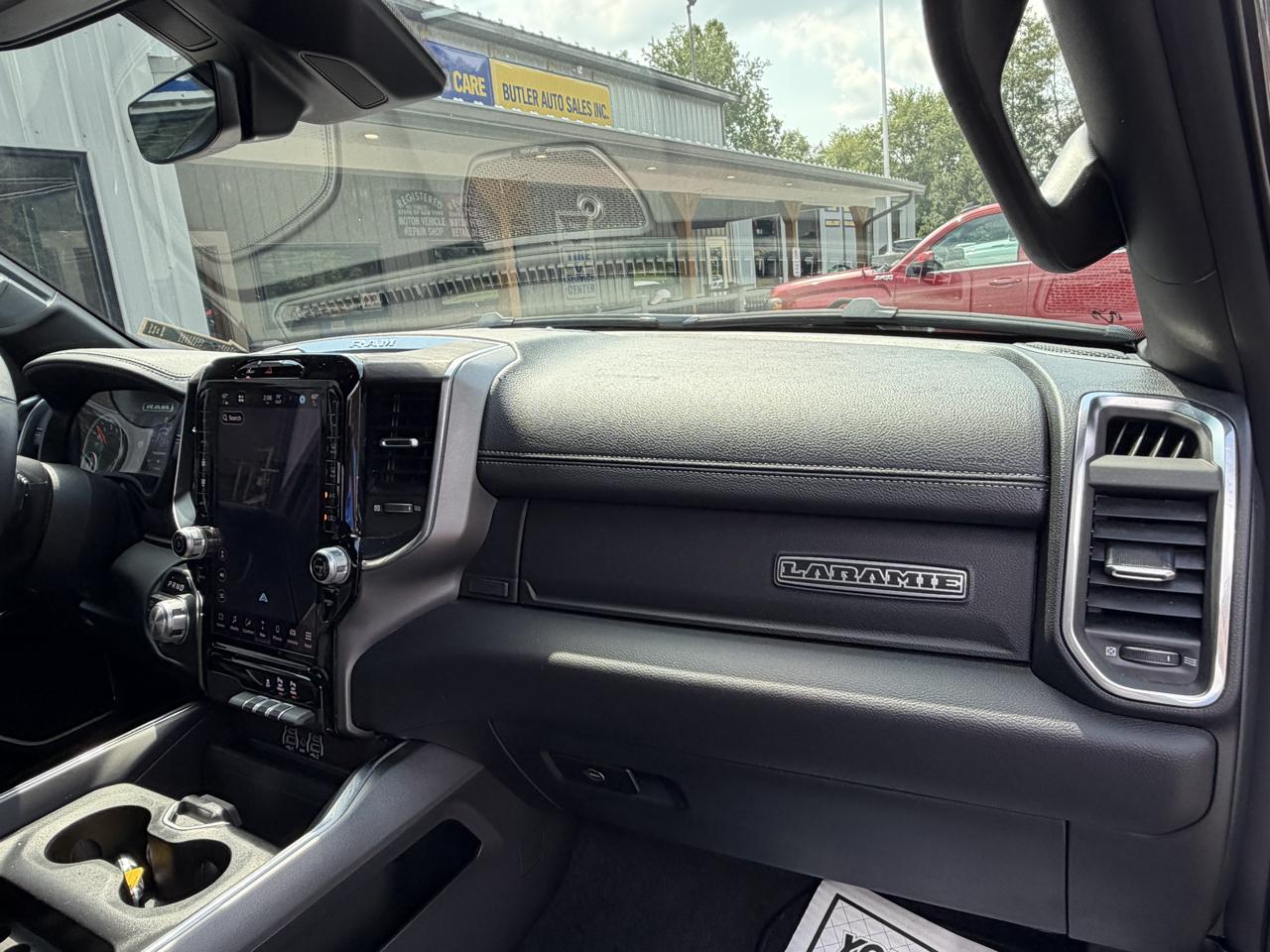 RAM 1500 Laramie Crew Cab SWB 4WD 2026