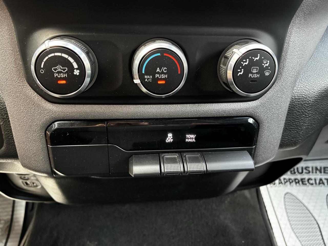 RAM 1500 Tradesman Quad Cab 4WD 2019
