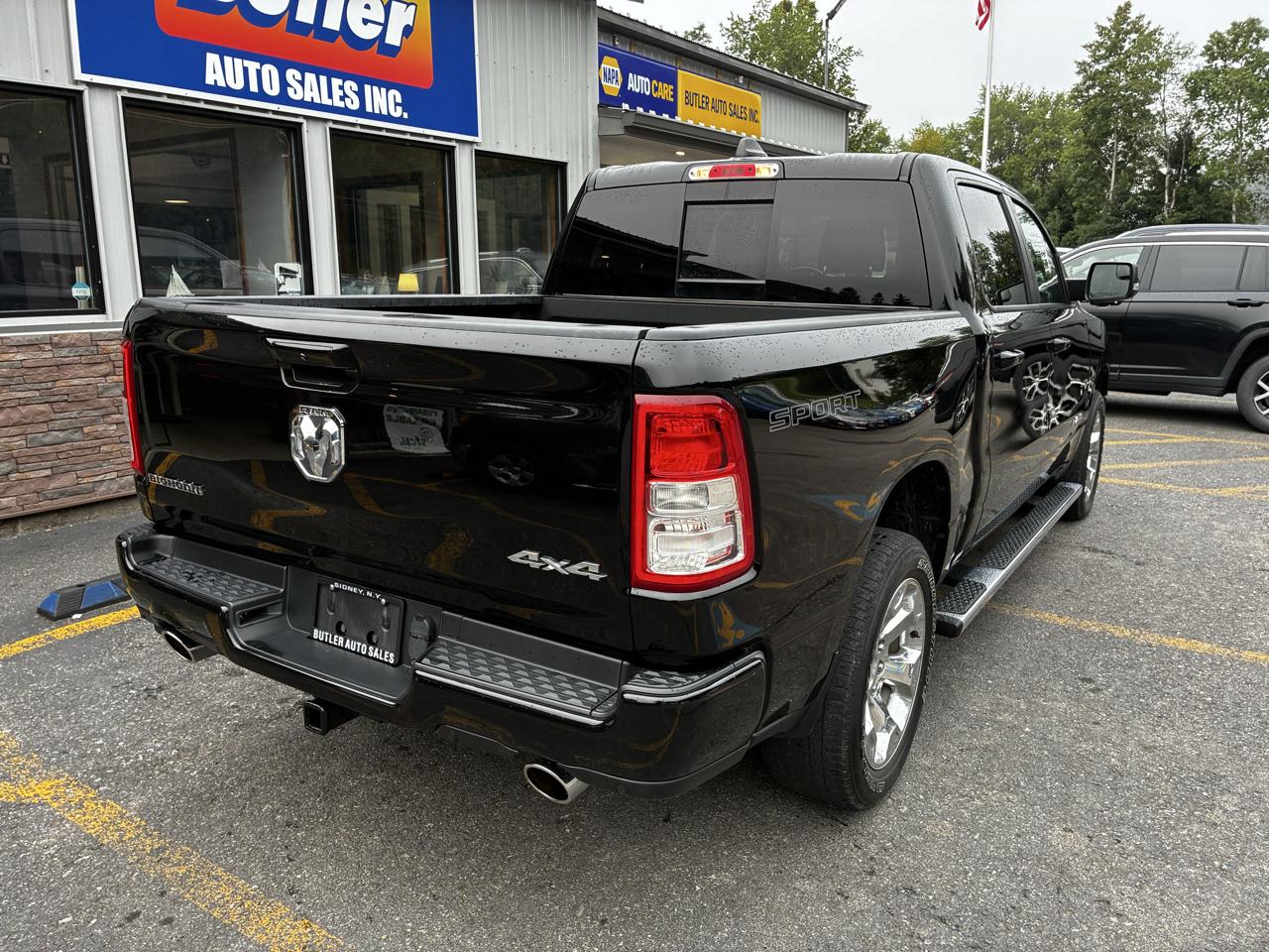 RAM 1500 Big Horn Crew Cab SWB 4WD 2022