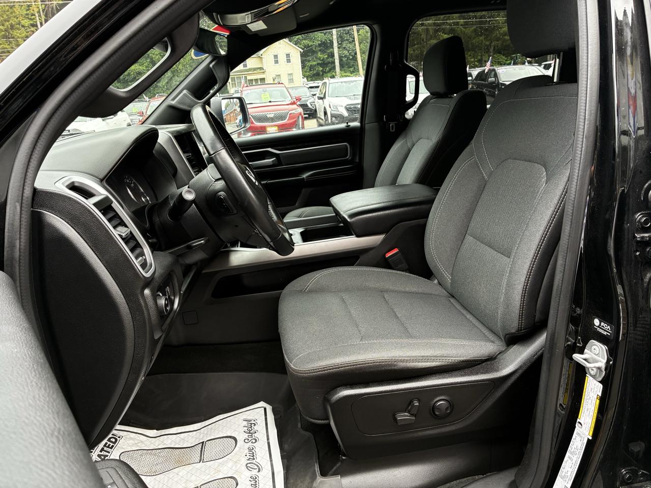 RAM 1500 Big Horn Crew Cab SWB 4WD 2022