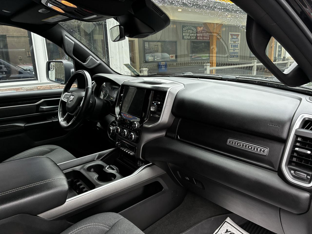 RAM 1500 Big Horn Crew Cab SWB 4WD 2022