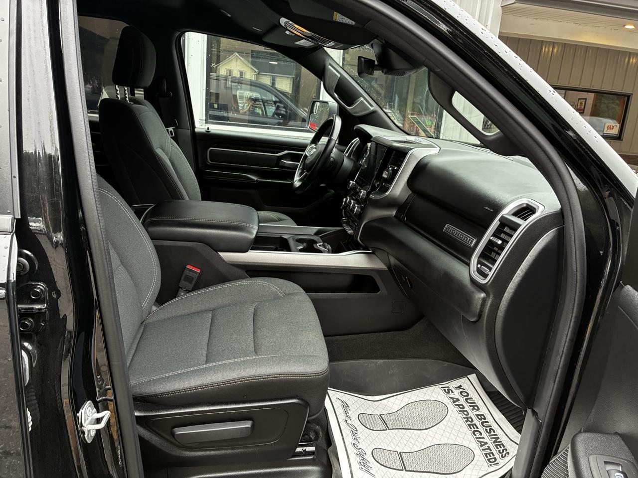 RAM 1500 Big Horn Crew Cab SWB 4WD 2022