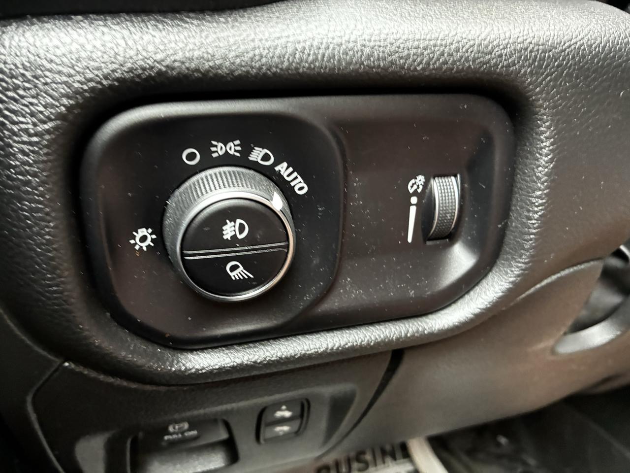 RAM 1500 Big Horn Crew Cab SWB 4WD 2022