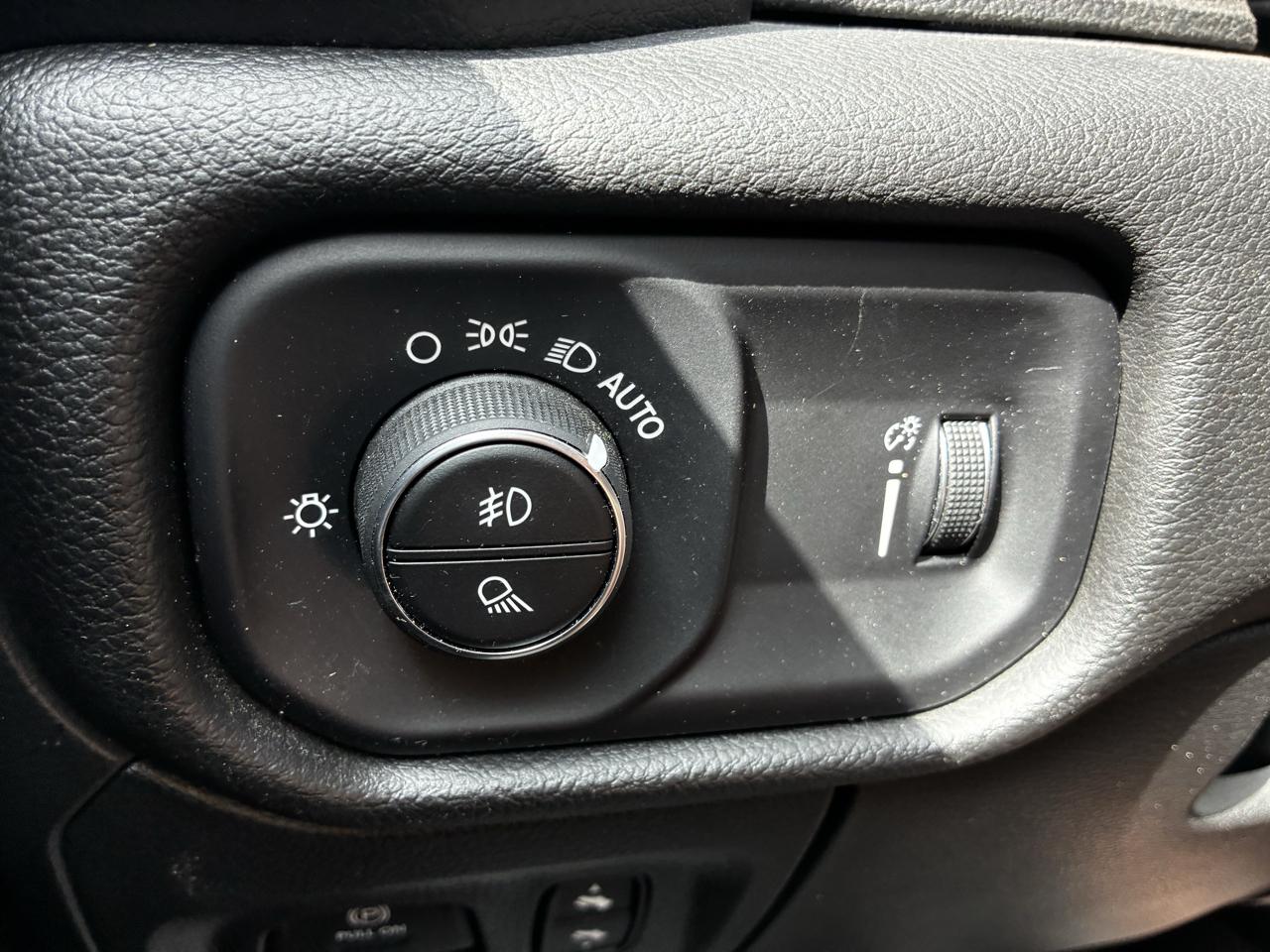 RAM 1500 Big Horn Crew Cab SWB 4WD 2023