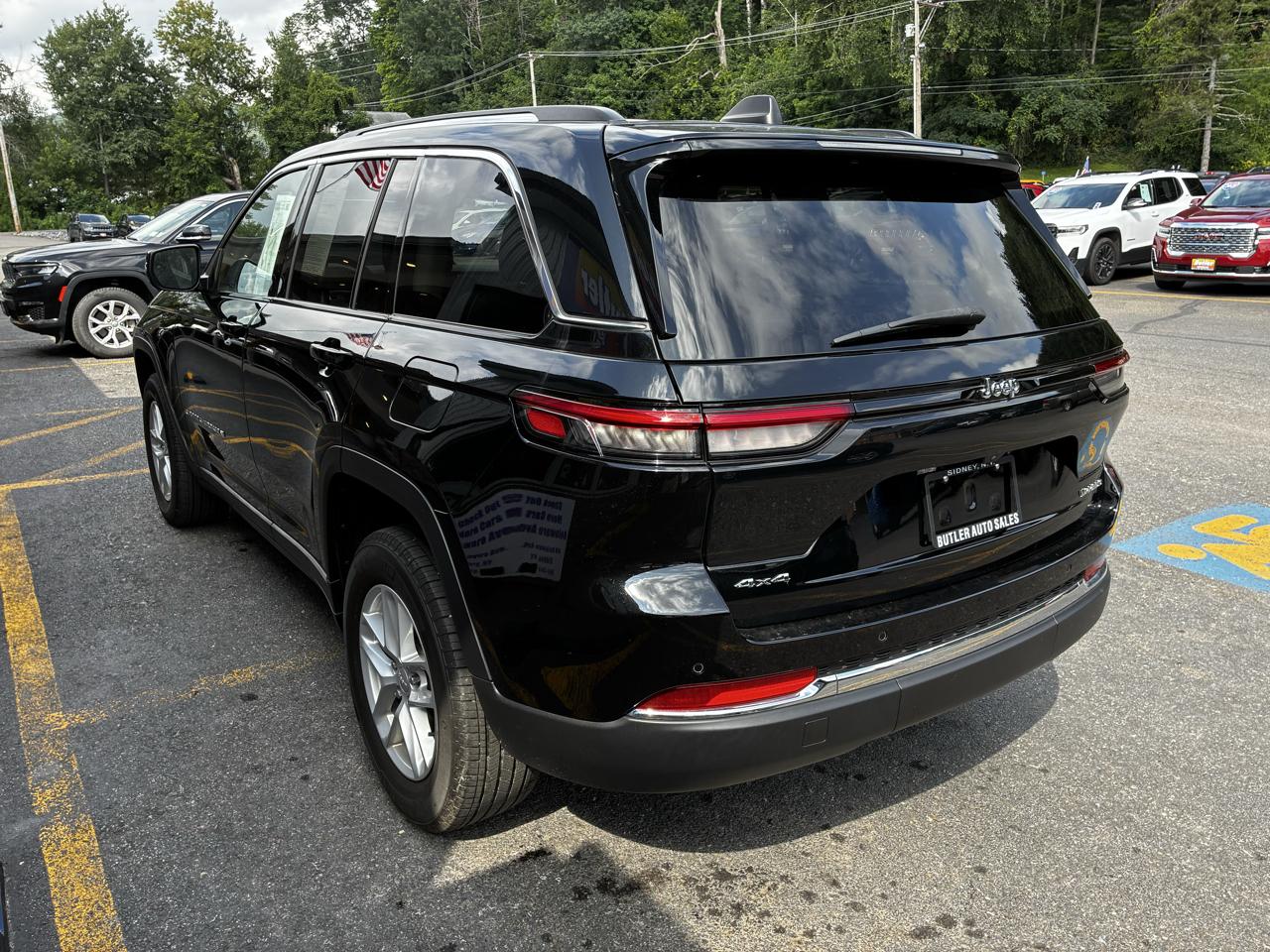 Jeep Grand Cherokee Laredo 4WD 2023
