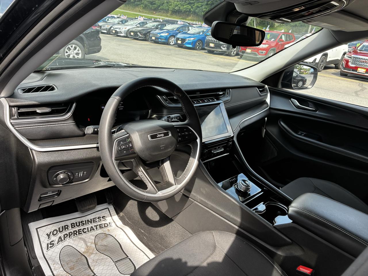 Jeep Grand Cherokee Laredo 4WD 2023