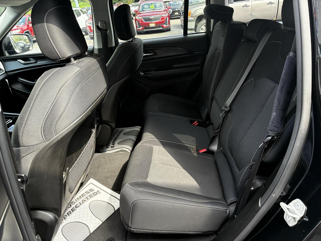 Jeep Grand Cherokee Laredo 4WD 2023