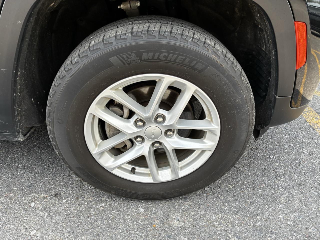 Jeep Grand Cherokee Laredo 4WD 2023