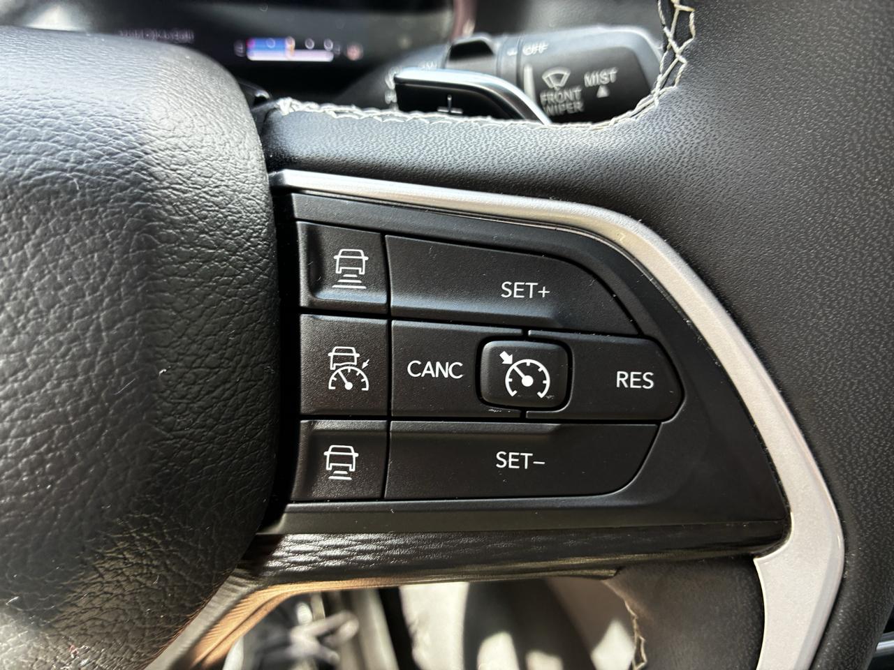 Jeep Grand Cherokee Laredo 4WD 2023