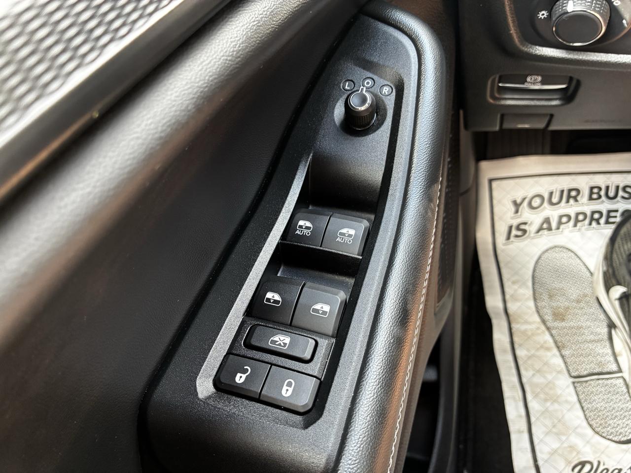 Jeep Grand Cherokee Laredo 4WD 2023