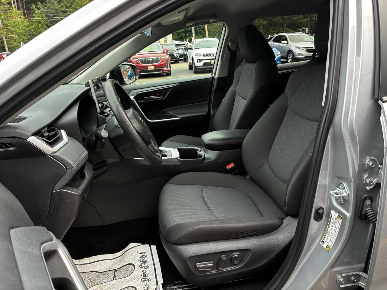 Toyota RAV4 XLE AWD 2025