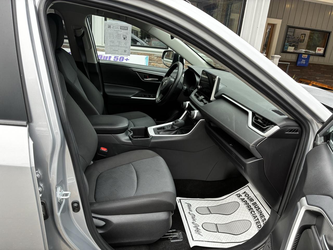 Toyota RAV4 XLE AWD 2025
