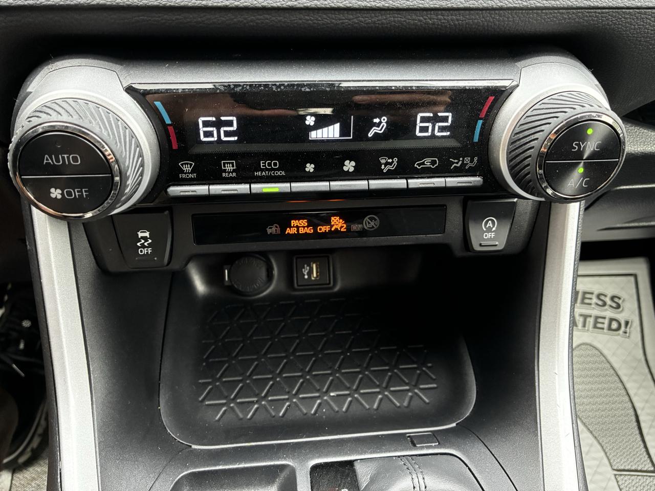 Toyota RAV4 XLE AWD 2025