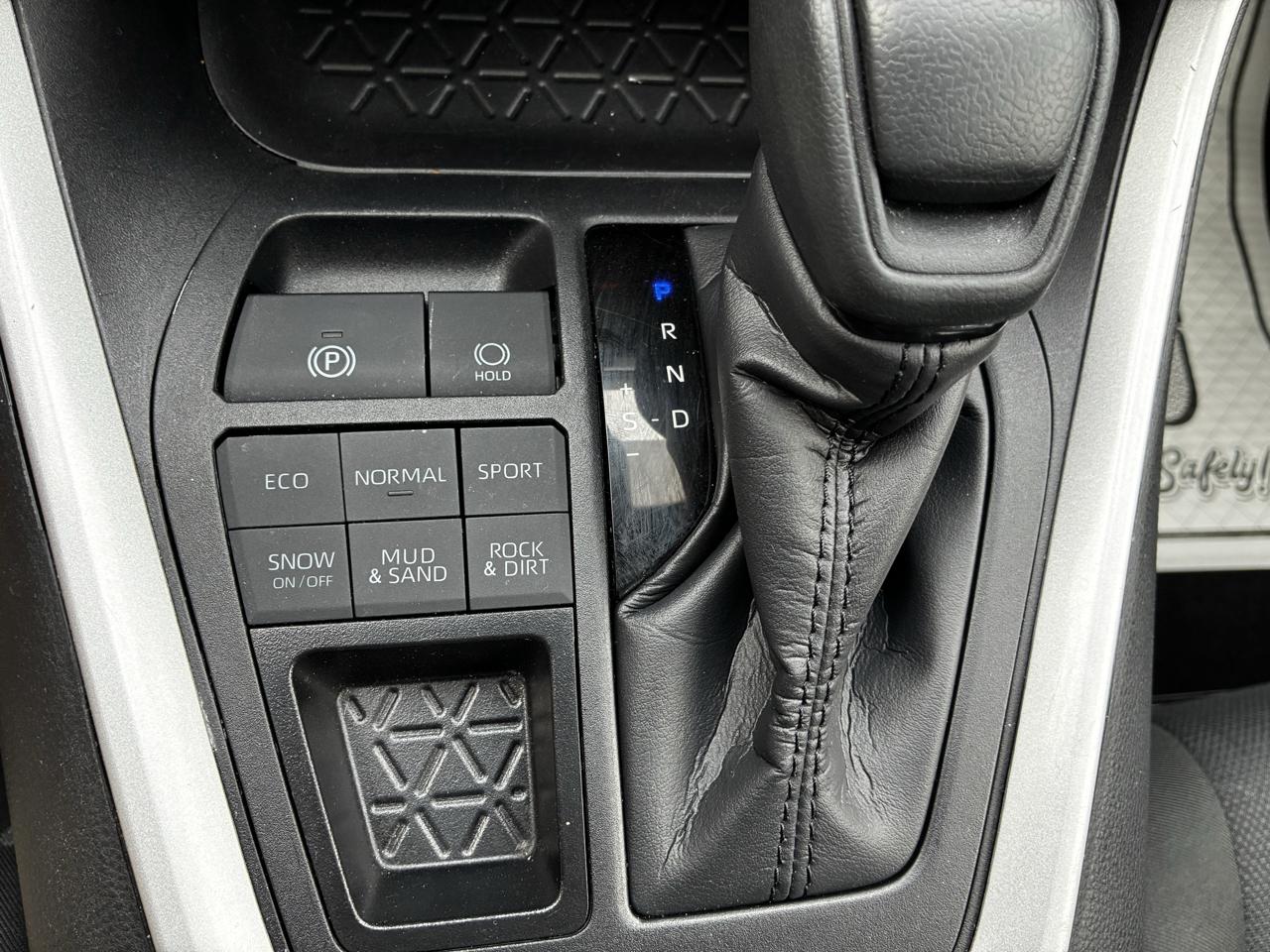Toyota RAV4 XLE AWD 2025