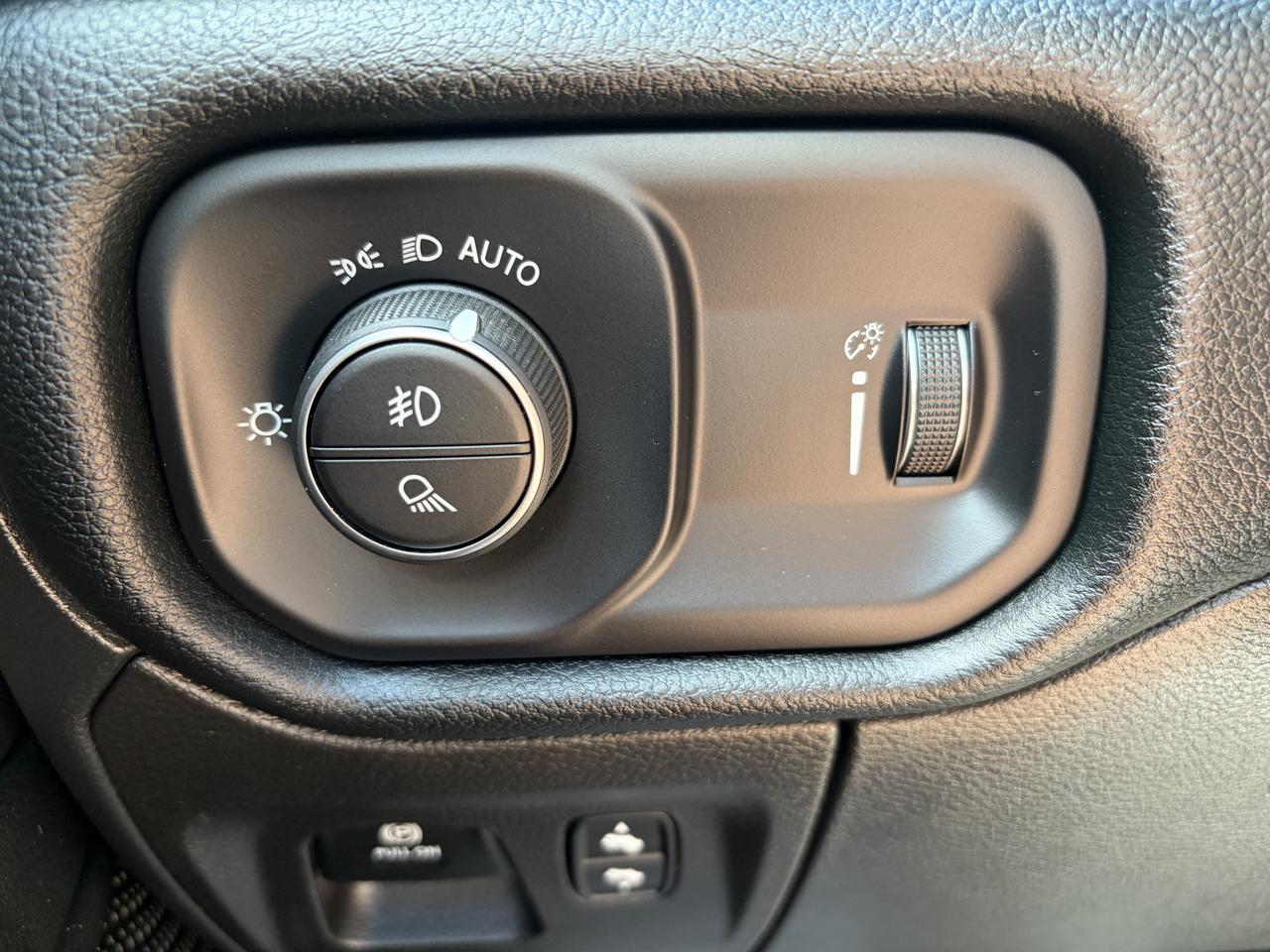 RAM 1500 Rebel Crew Cab SB 4WD 2022