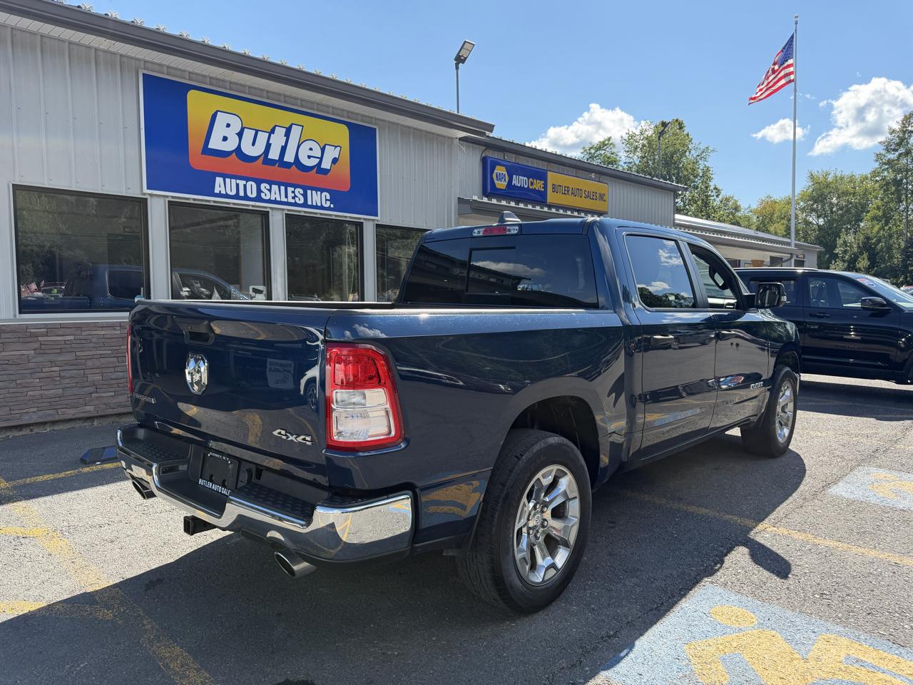 RAM 1500 Big Horn Crew Cab SWB 4WD 2023