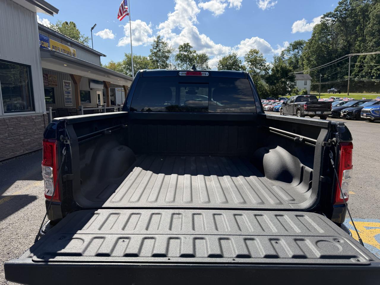 RAM 1500 Big Horn Crew Cab SWB 4WD 2023