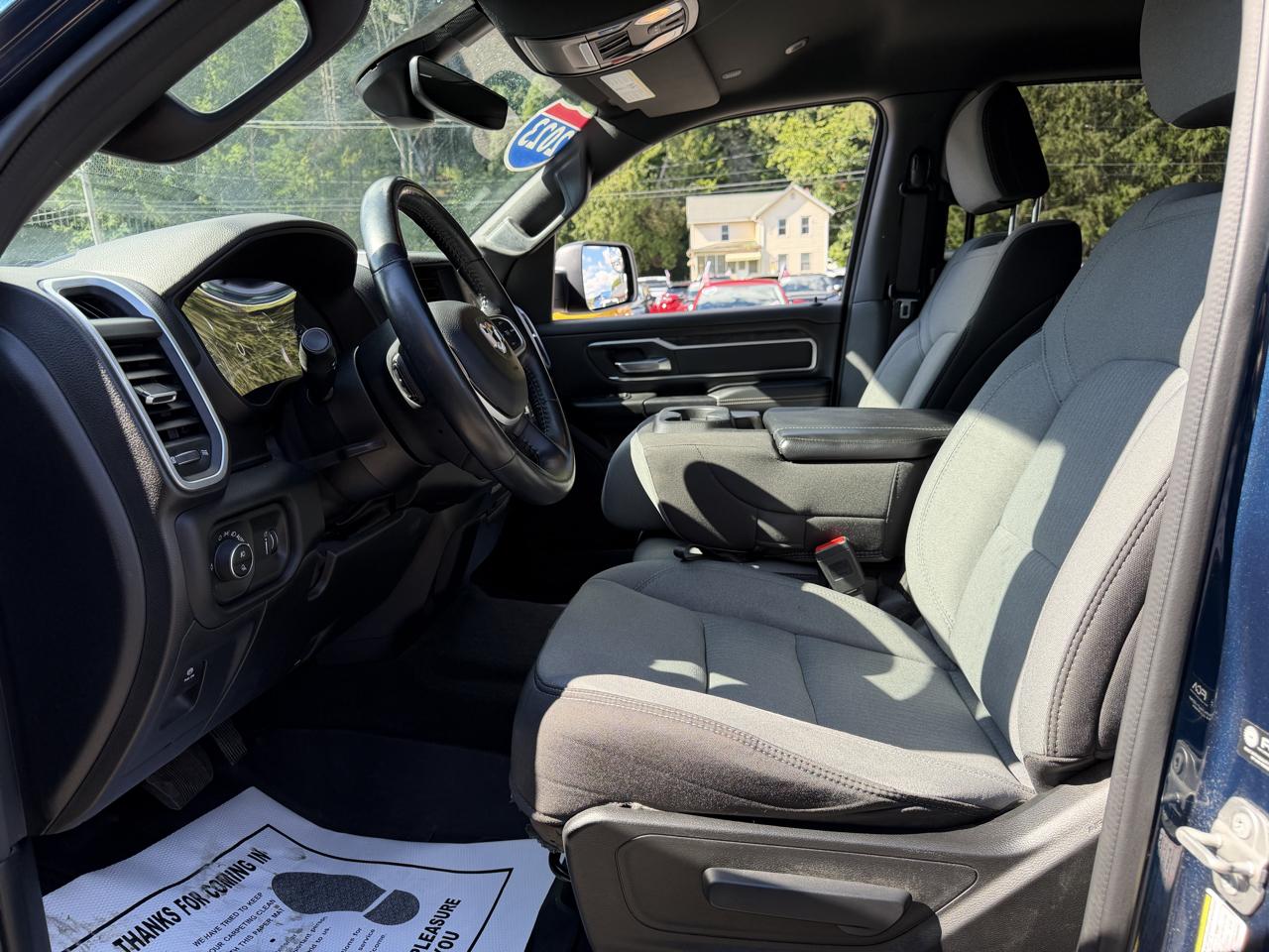 RAM 1500 Big Horn Crew Cab SWB 4WD 2023